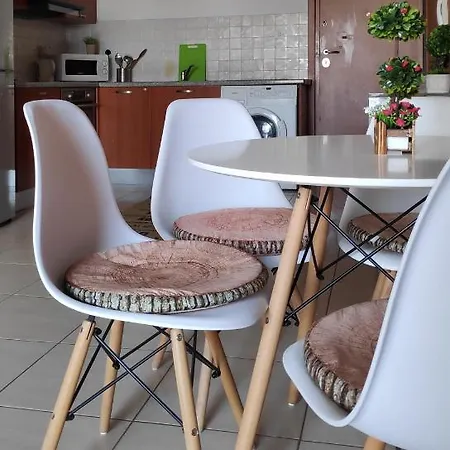 Penelopi Court Apartament *
